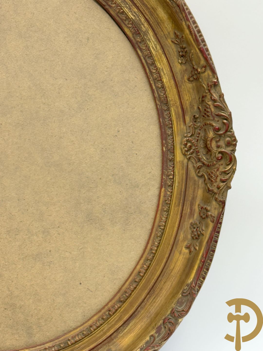 Twee ovale Louis XV lijsten (1 met spiegel en 1 met glas)