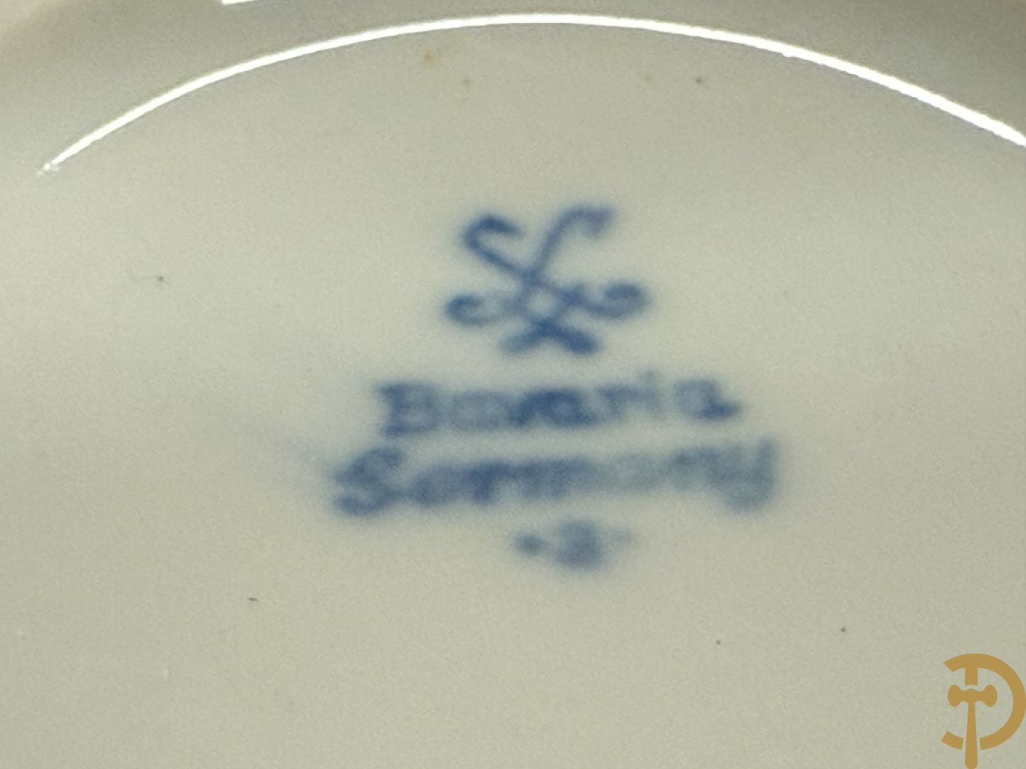 Porseleinen eet- en koffieservies, Winterling Kirchenlamitz Bavaria, met kobaltblauw decor + Porseleinen eet- en koffieservies met blauw bomendecor, Bavaria