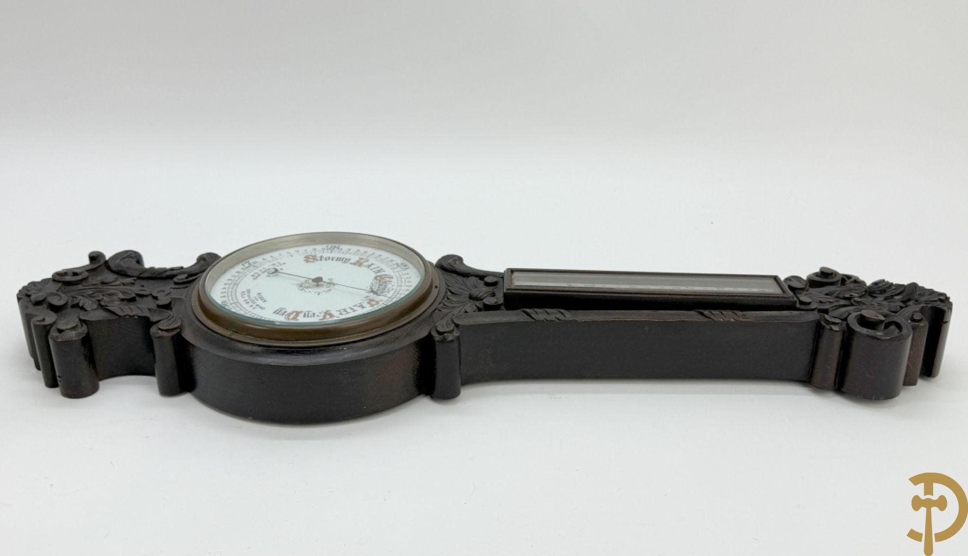 Massief eiken Engelse gesculpteerde baro- en thermometer + houtgesculpteerde console van narrenfiguur met basrelief