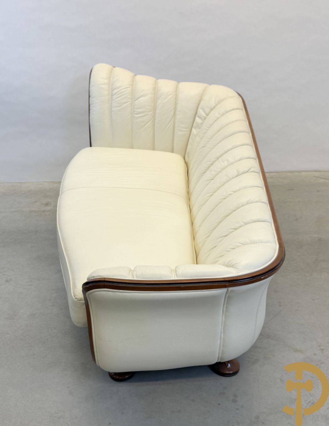 Wit lederen design zetel, Nieri getekend