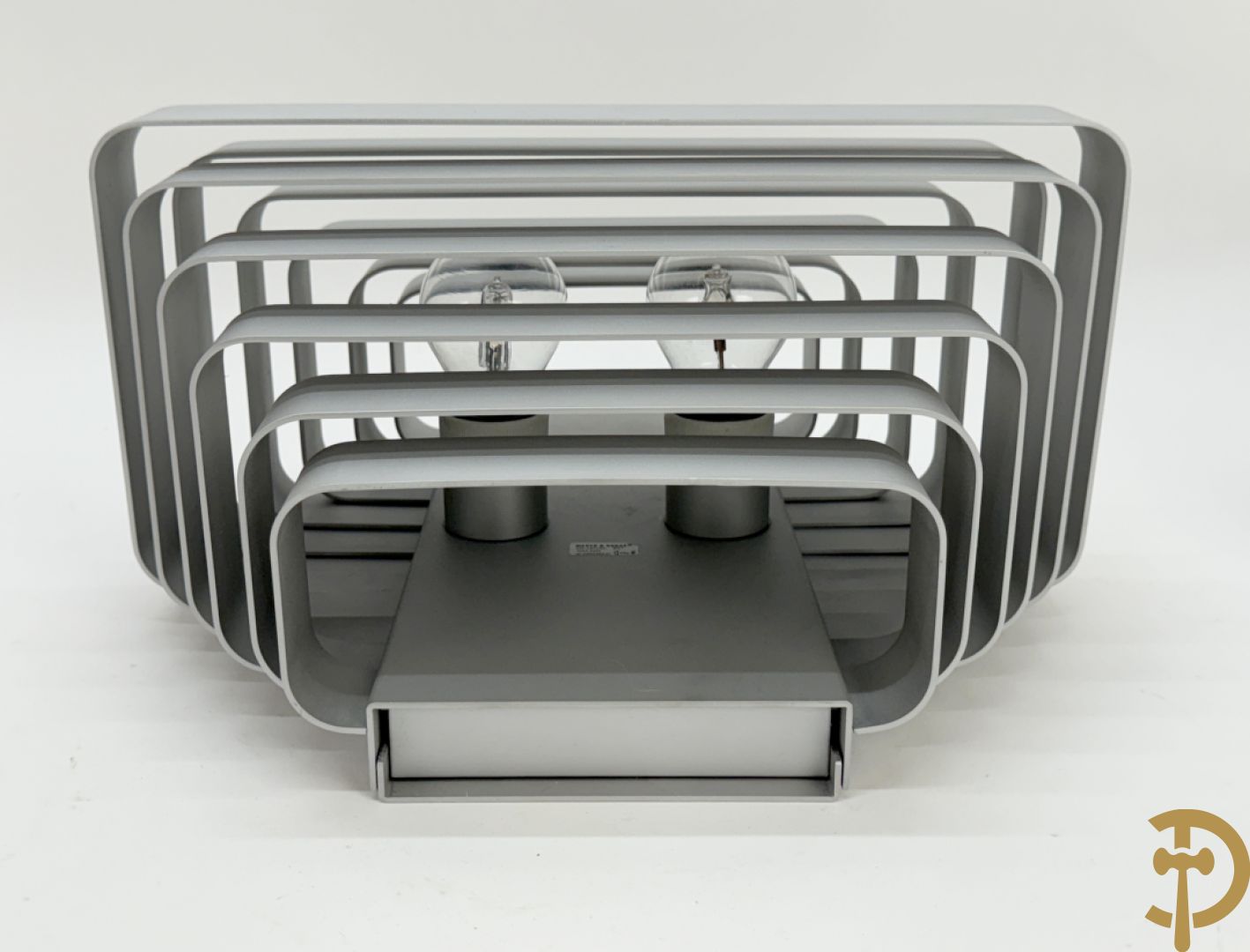 Paar verzilverde wandlampen naar model van Jules Wabbes, uitgegeven door Wever & Ducré