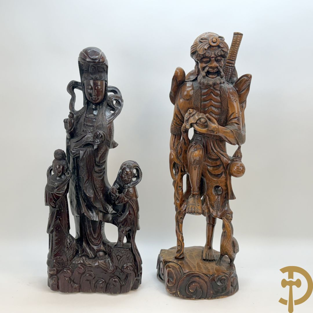 Aziatische houtsculptuur Guanying met 2 oosterse figuren + Oosterse man met baard