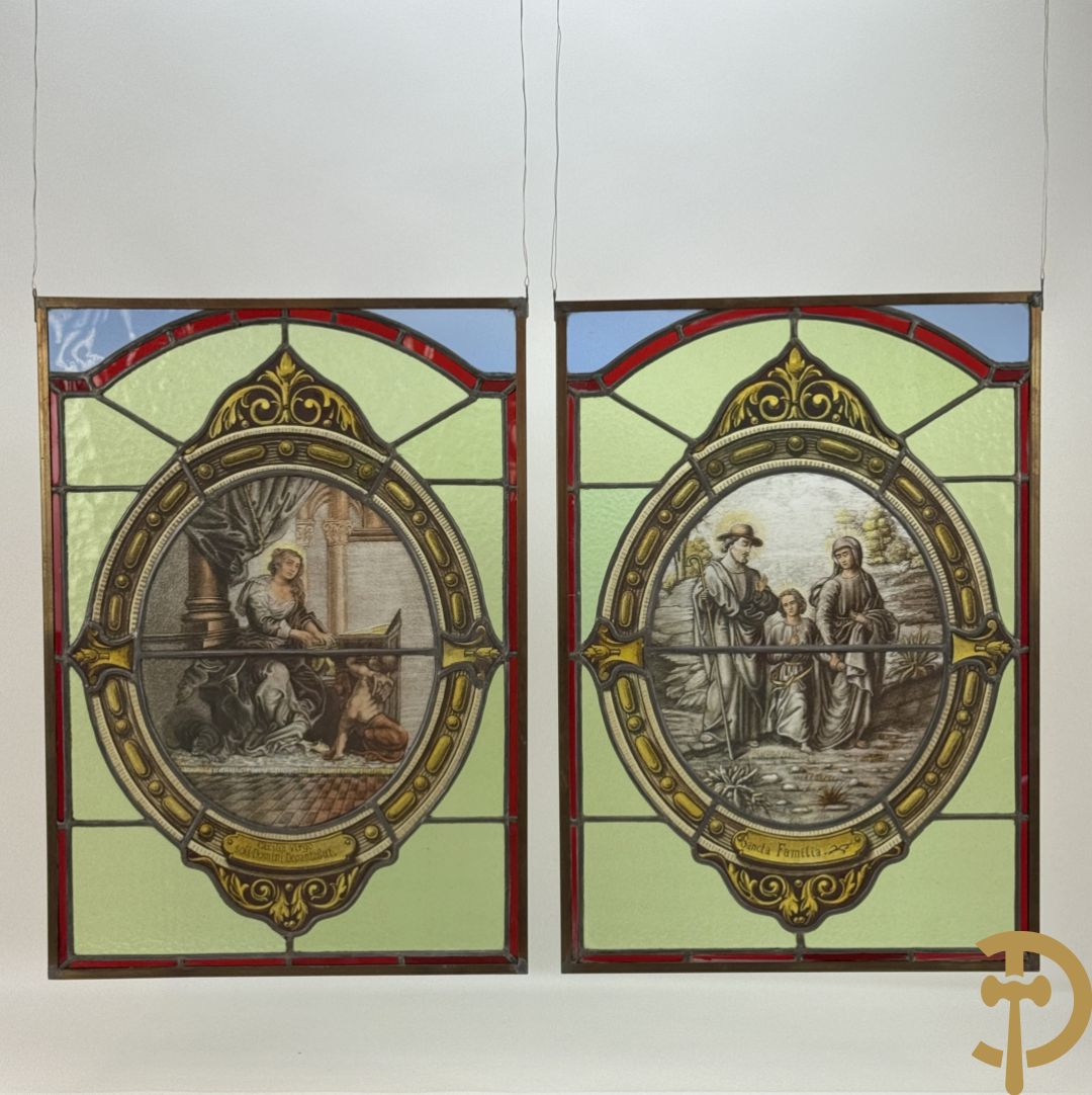 Twee loodramen met beschilderde taferelen 