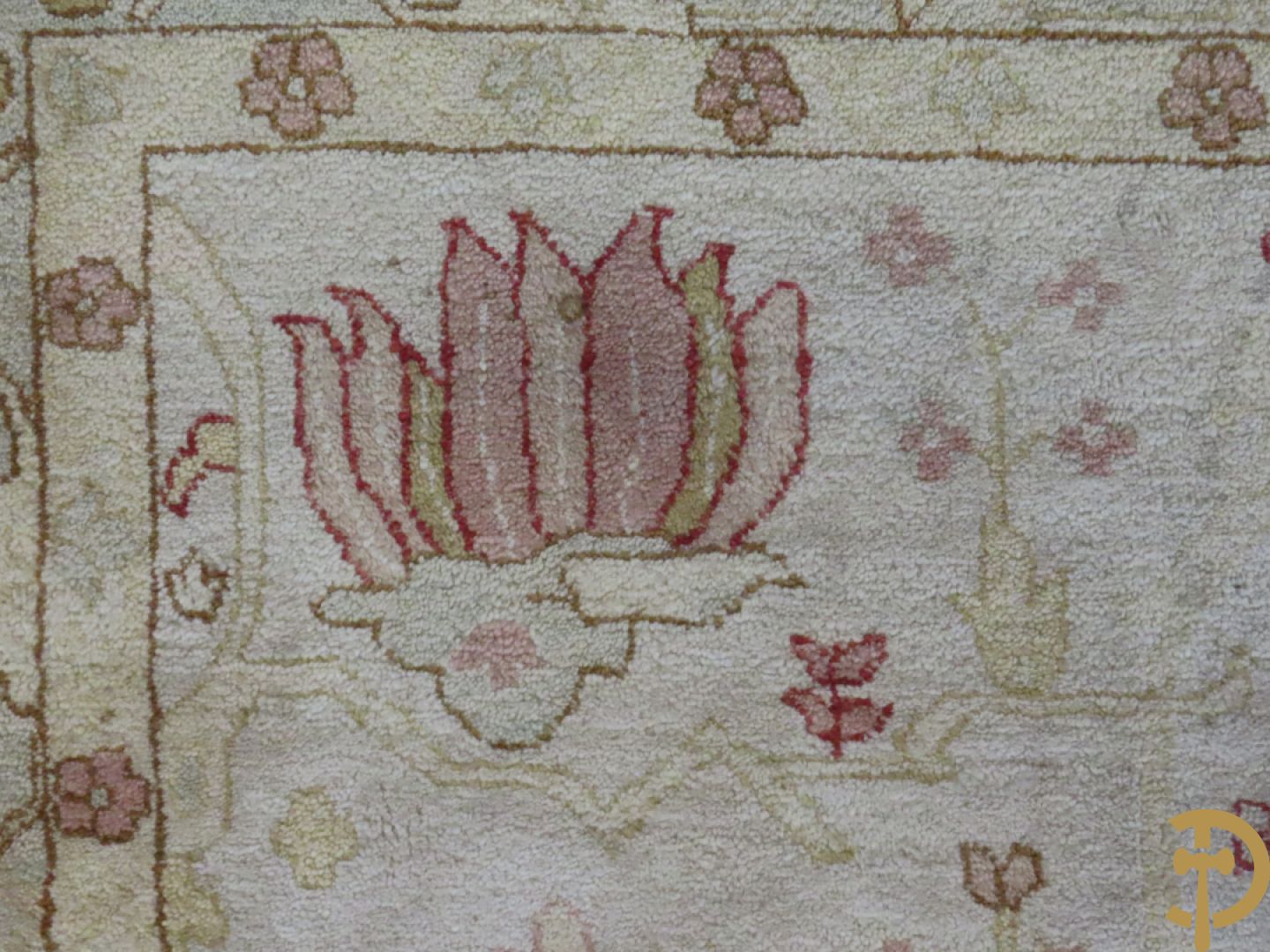 Oosters handgeknoopt tapijt met bloemenpatronen op beige fond, Oushak