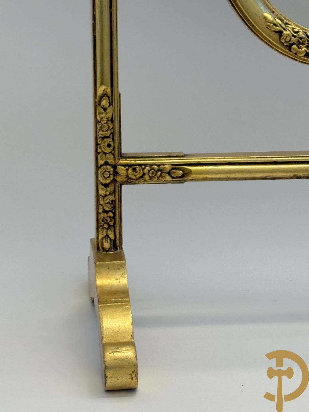 Vergulde ovale kleermakersspiegel in statief