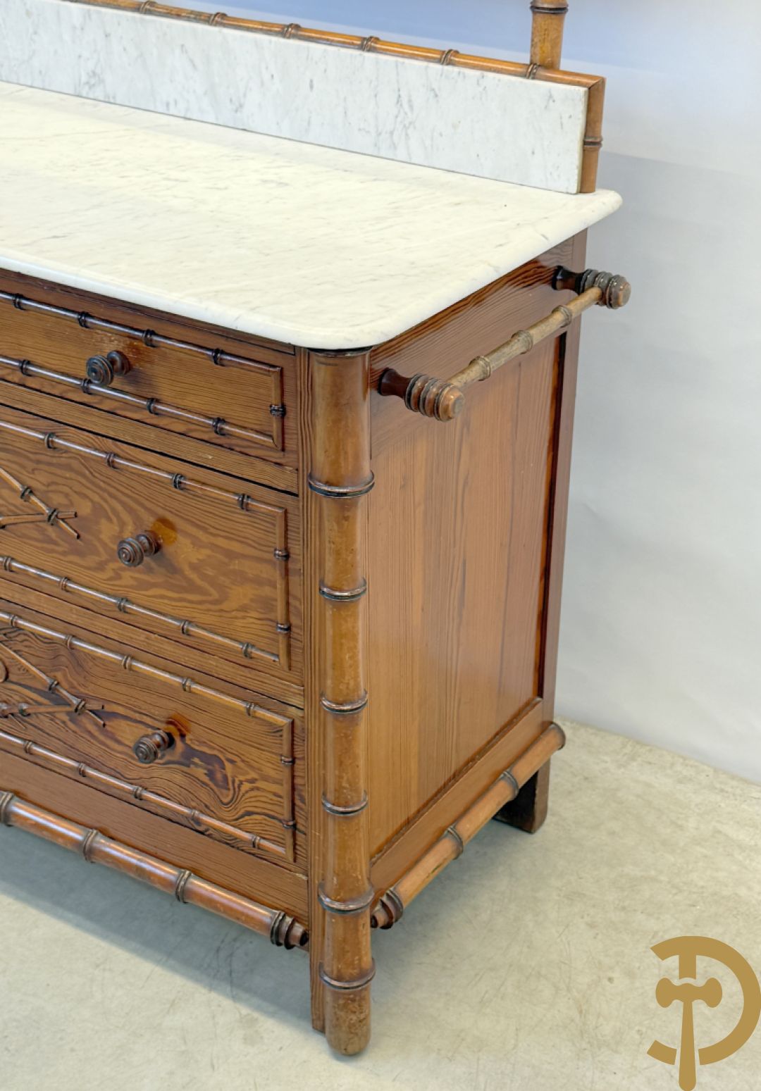 Bamboe opschiktafel mt 4 lades, wit marmeren blad en spiegel