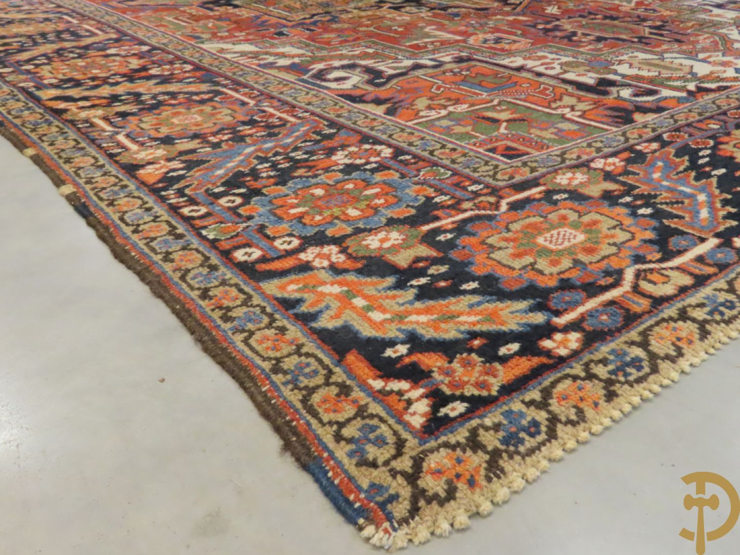 Antiek oosters handgeknoopt tapijt heriz