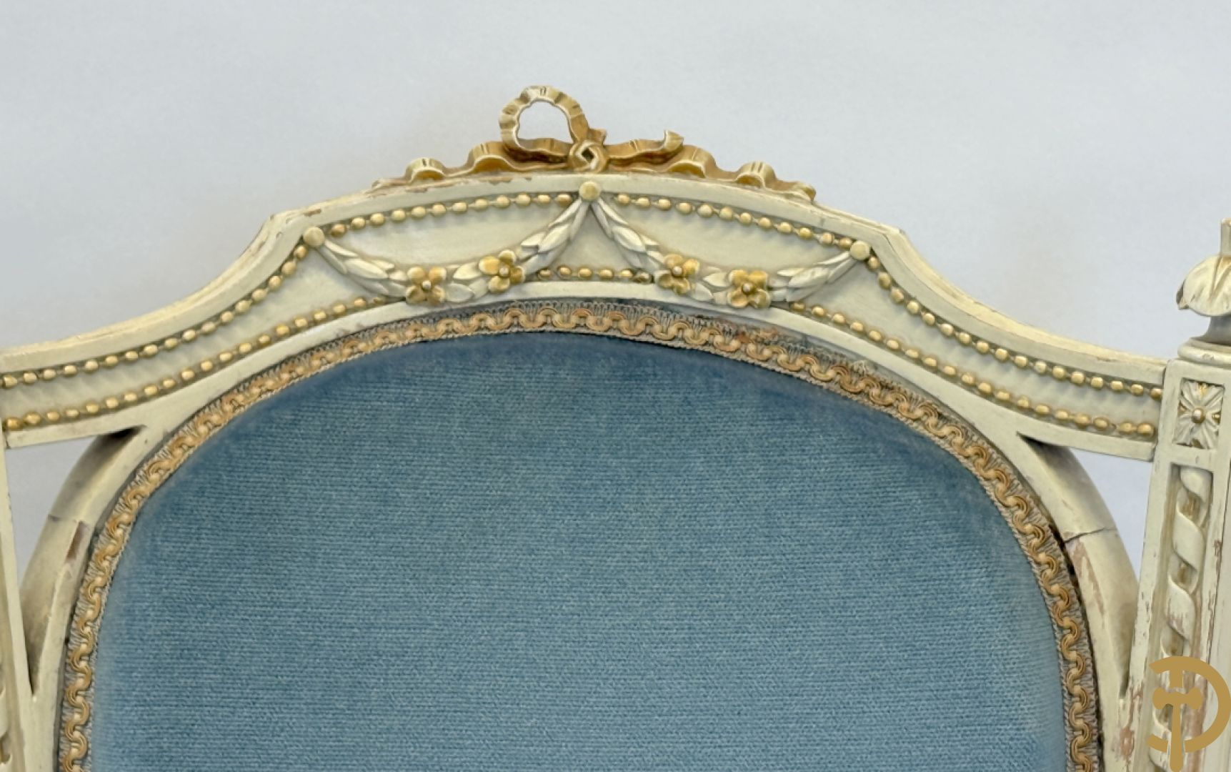 Salonensemble Louis XVI stijl bestaande uit 2 armzetels, 2 stoelen en salontafel