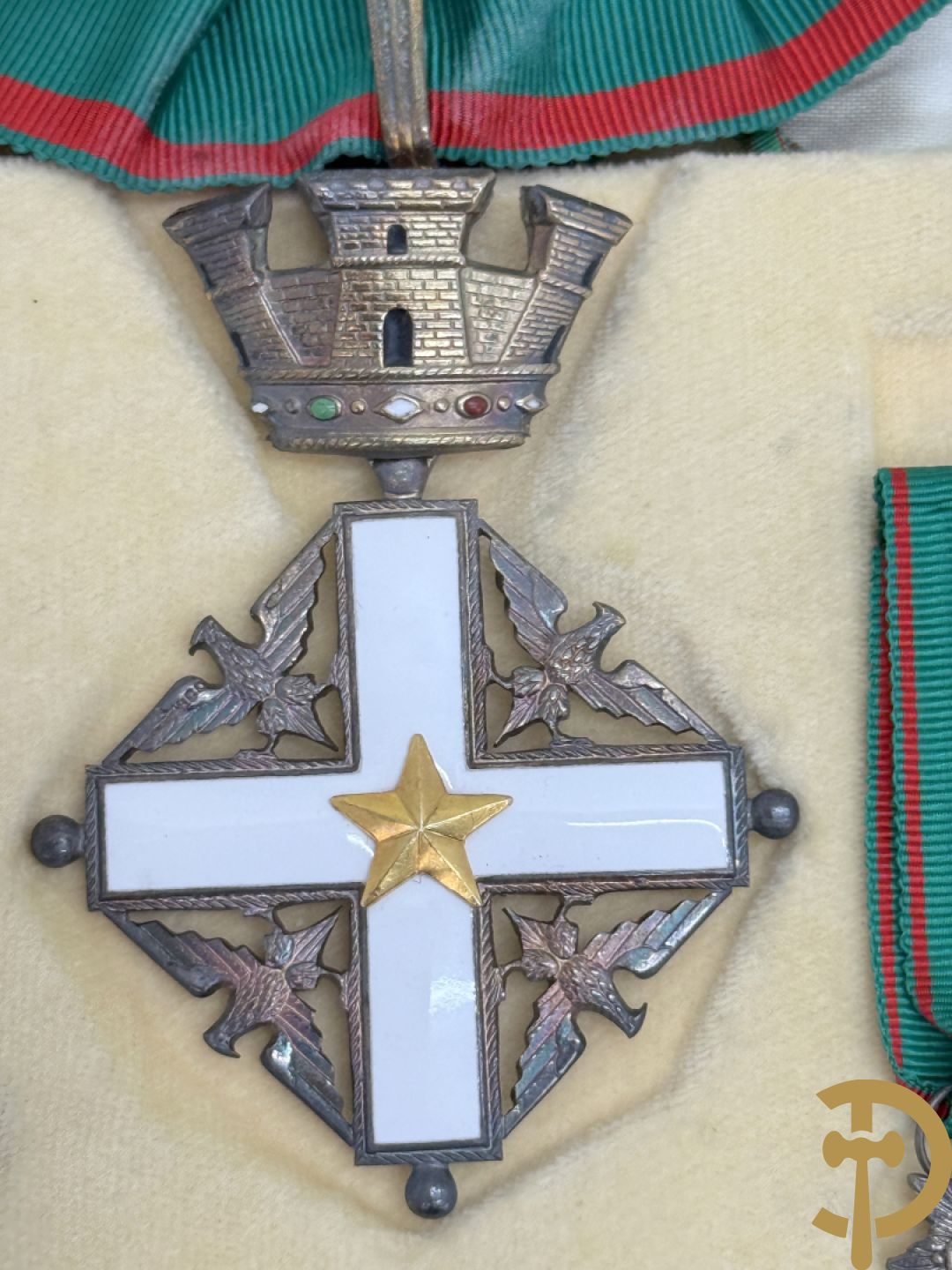 Schrijn met borstster, 2 kleine eretekens en ereteken met lint - Ordine al Merito della repubblica Italiana