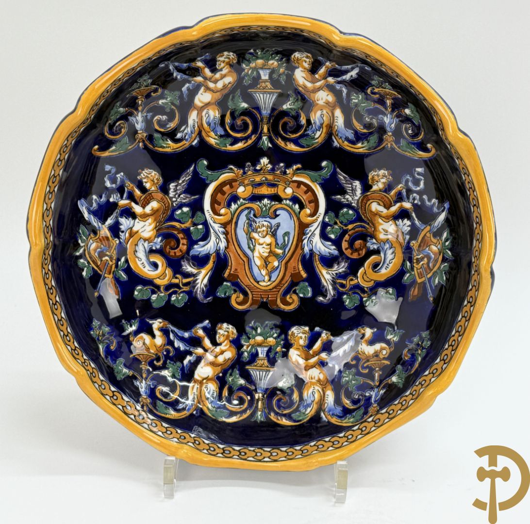Gien schaal, 2 borden, coupe en 2 vazen met cupidodecor, decor 54