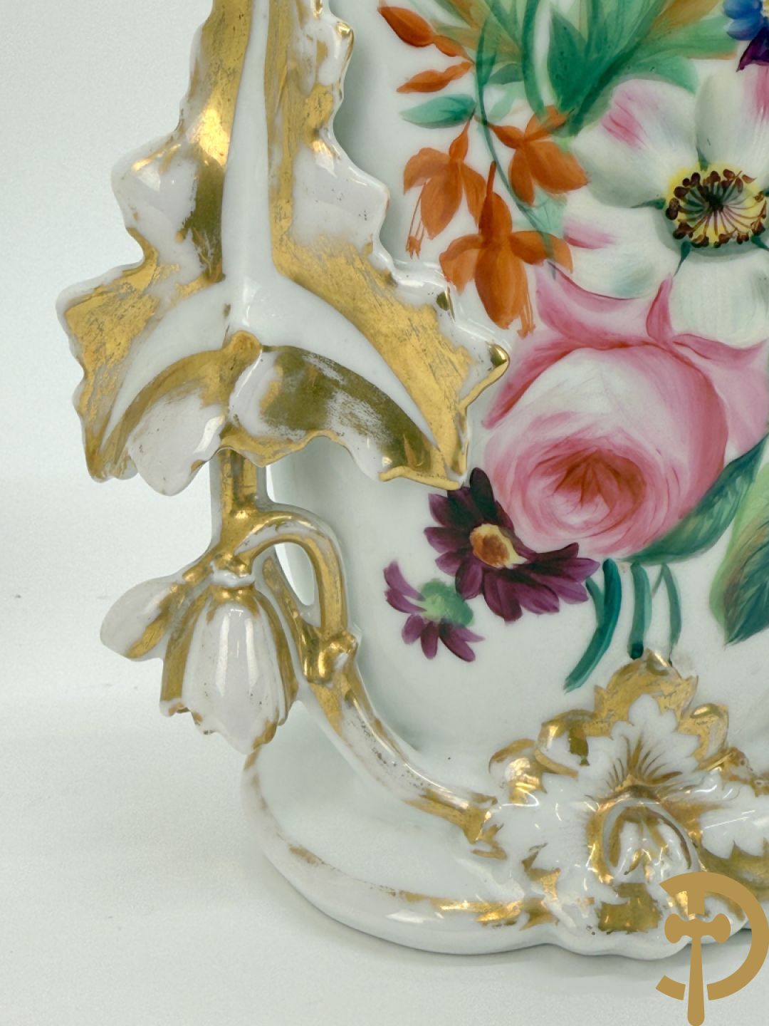 Paar porseleinen Vieux Paris vazen met bloementaferelen