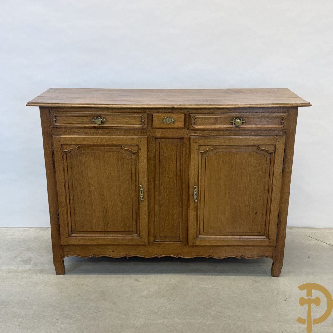 Vlaamse eiken tweedeursdresse met 3 lades en afgestoken panelen