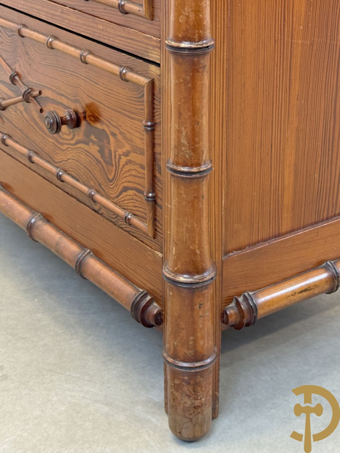 Bamboe opschiktafel mt 4 lades, wit marmeren blad en spiegel