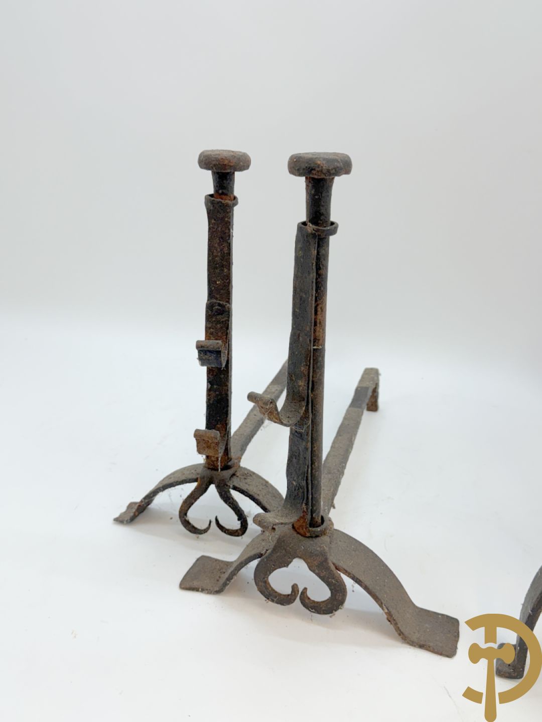 Twee paar 19e gietijzeren chenets