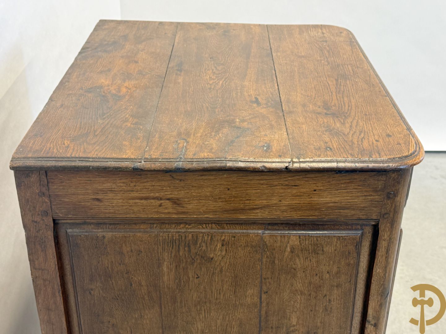 Massief eiken confiturier met deur en lade, 18e