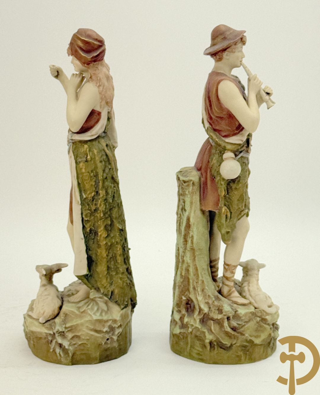 Herderspaar met ram in Royal Dux, onderaan gemerkt 351 en 352