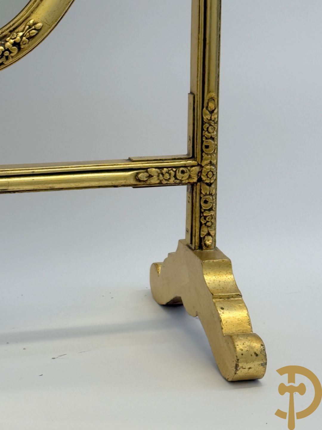 Vergulde ovale kleermakersspiegel in statief