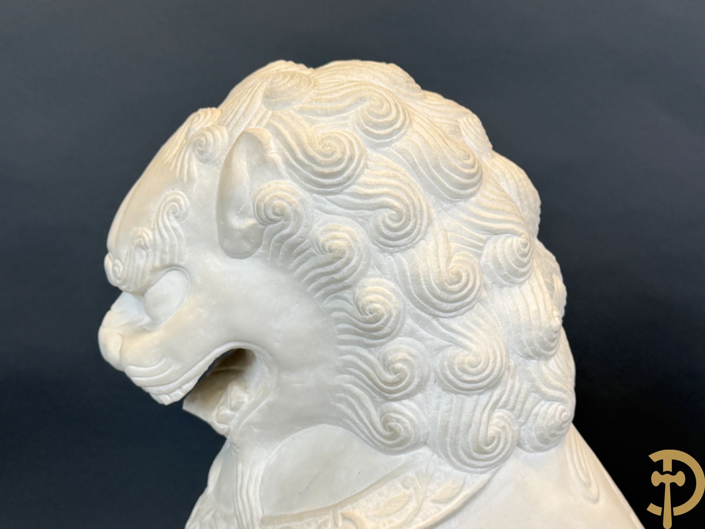 Paar handgesculpteerde marmeren fo-honden