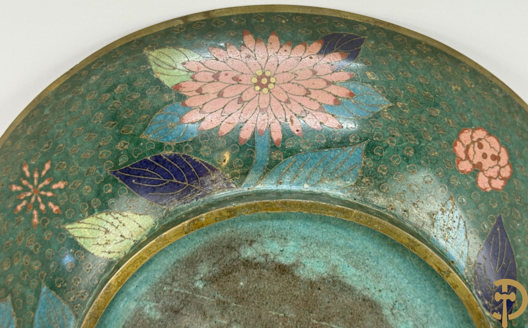 Twee cloisoné borden met vogel- en bloemendercor