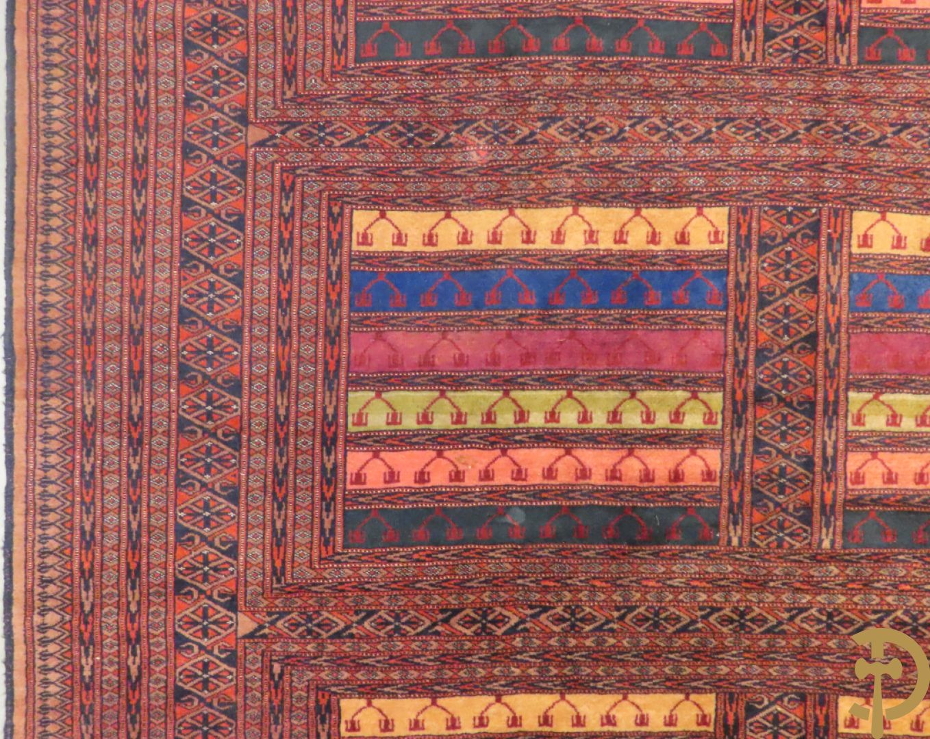 Oosters handgeknoopt tapijt