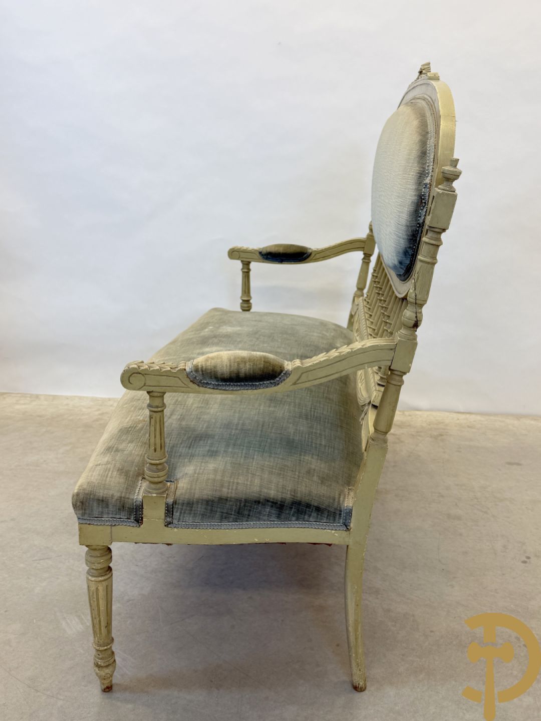 Louis XVI salonensemble bestaande uit canapé, 2 armzetels, 2 stoelen en salontafel