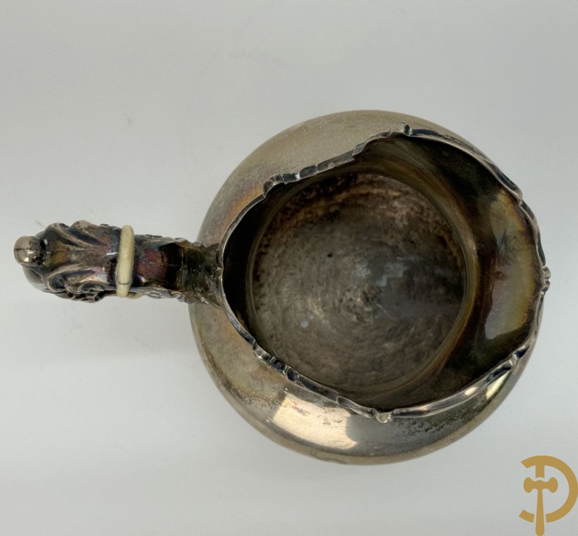 Zilveren koffiekan + bijhorende melk- en suikerpot, Louis XV stijl