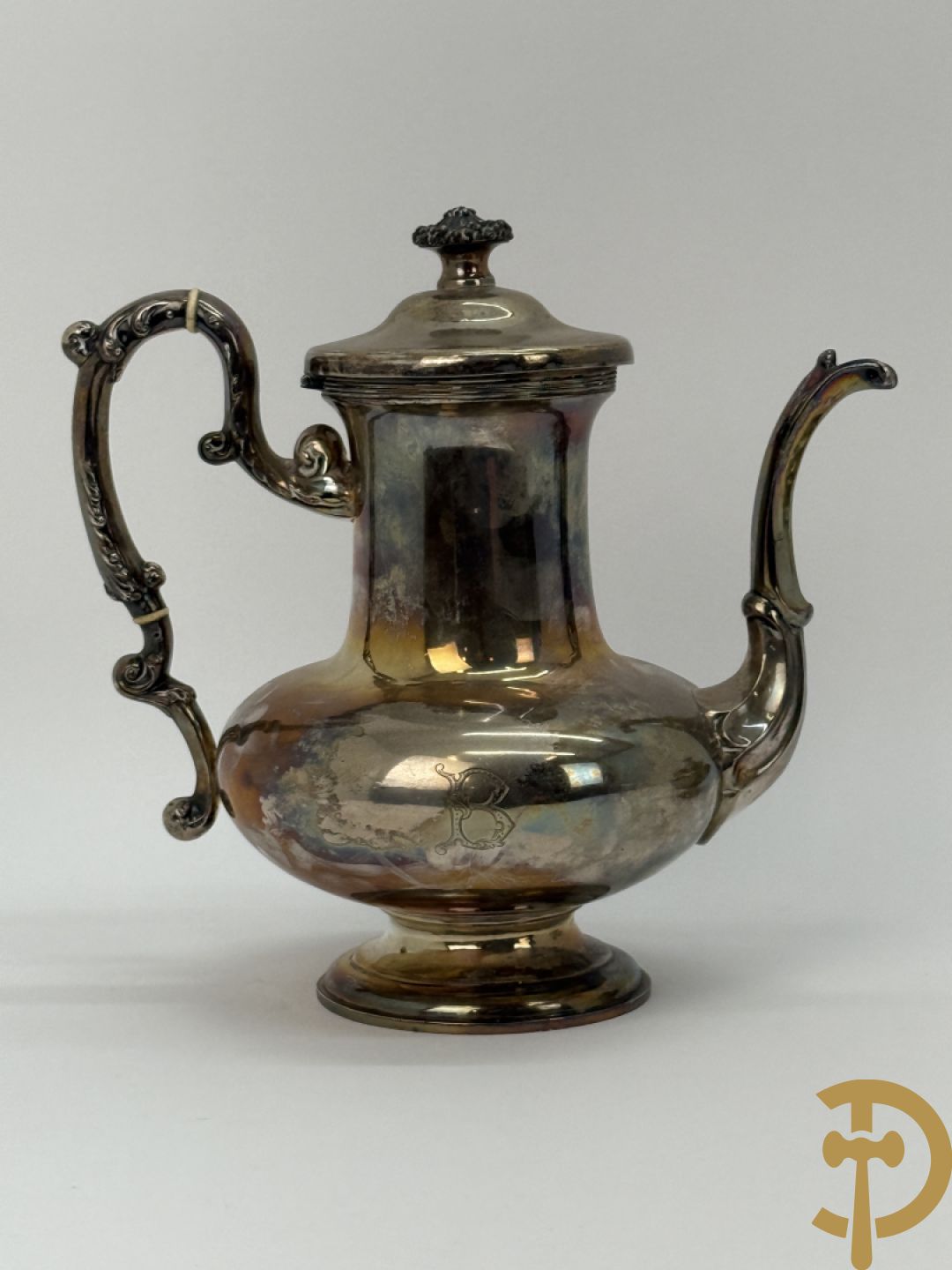 Zilveren koffiekan + bijhorende melk- en suikerpot, Louis XV stijl