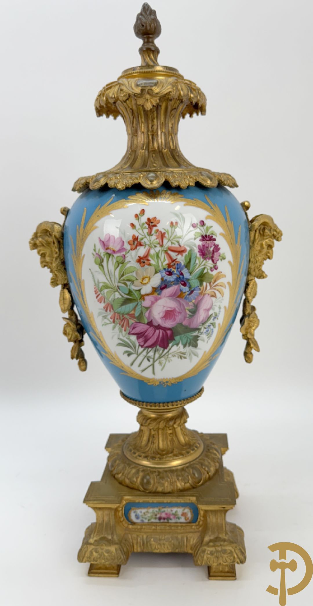 Driedelige bronzen Franse garnituur bezet met cupido