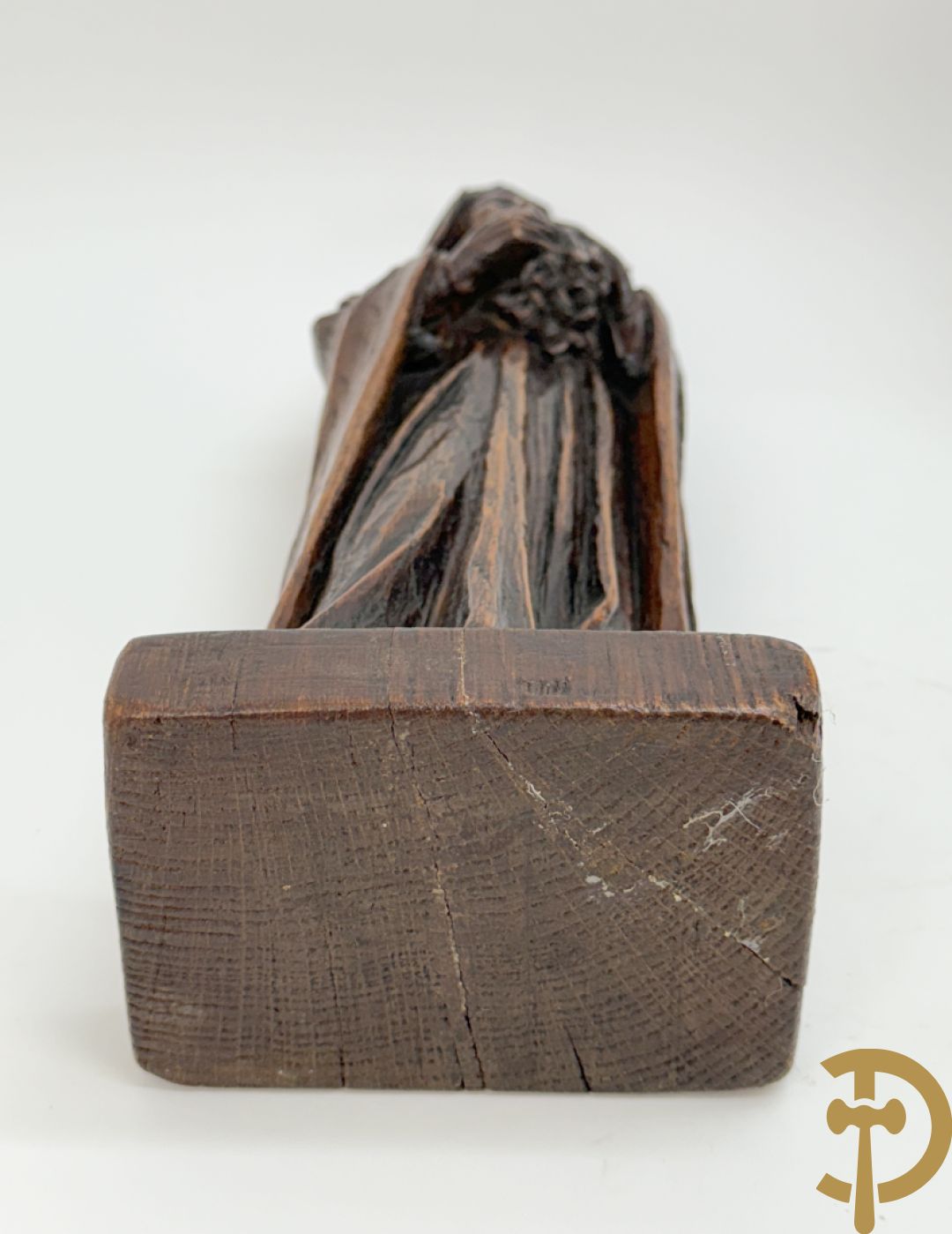 Houtsculptuur van Heilige Théresia Madonna + houtgesculpteerde pater in polyester nis