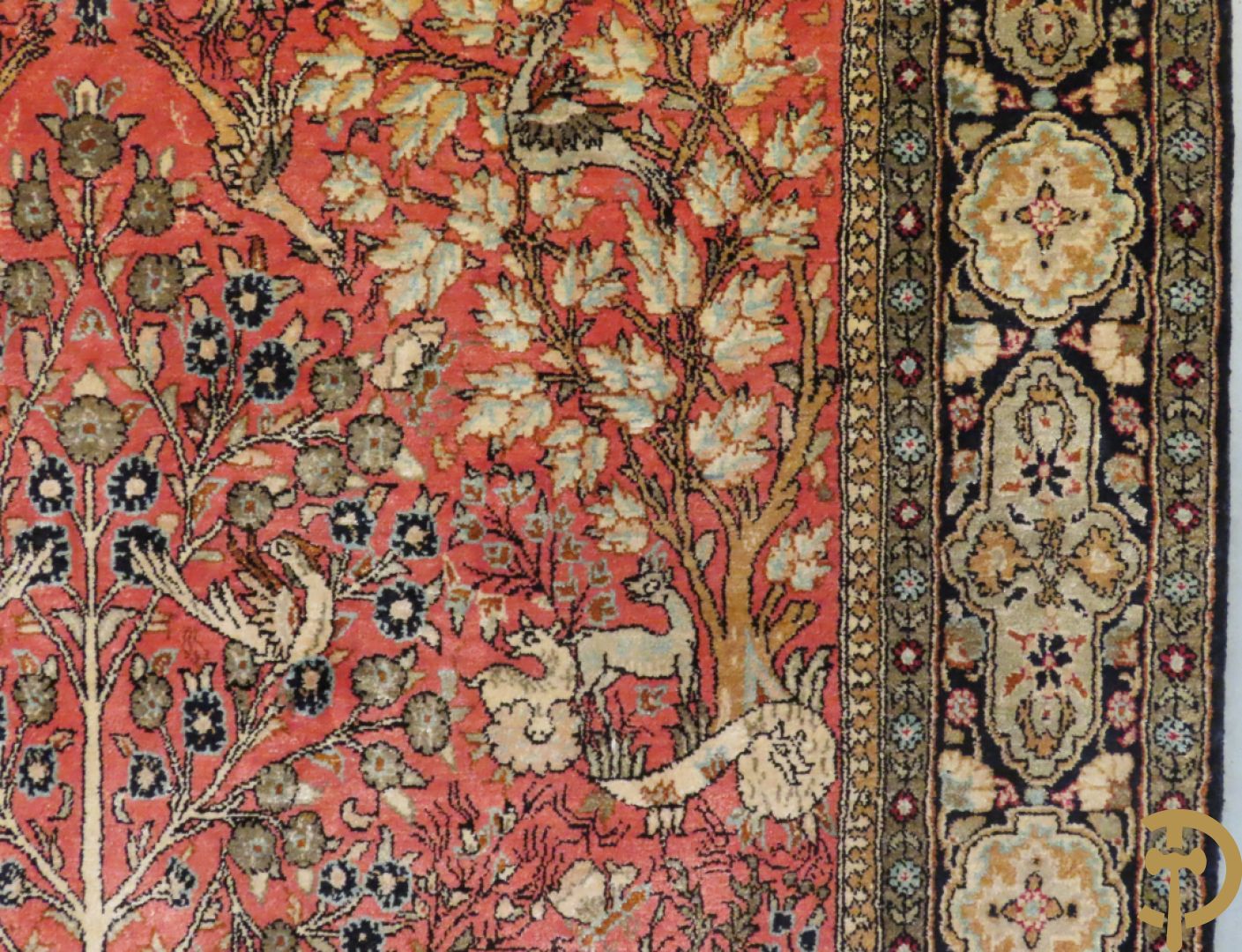 Oosters handgeknoopt tapijt zijde op katoen met dierenmotieven en levensboom