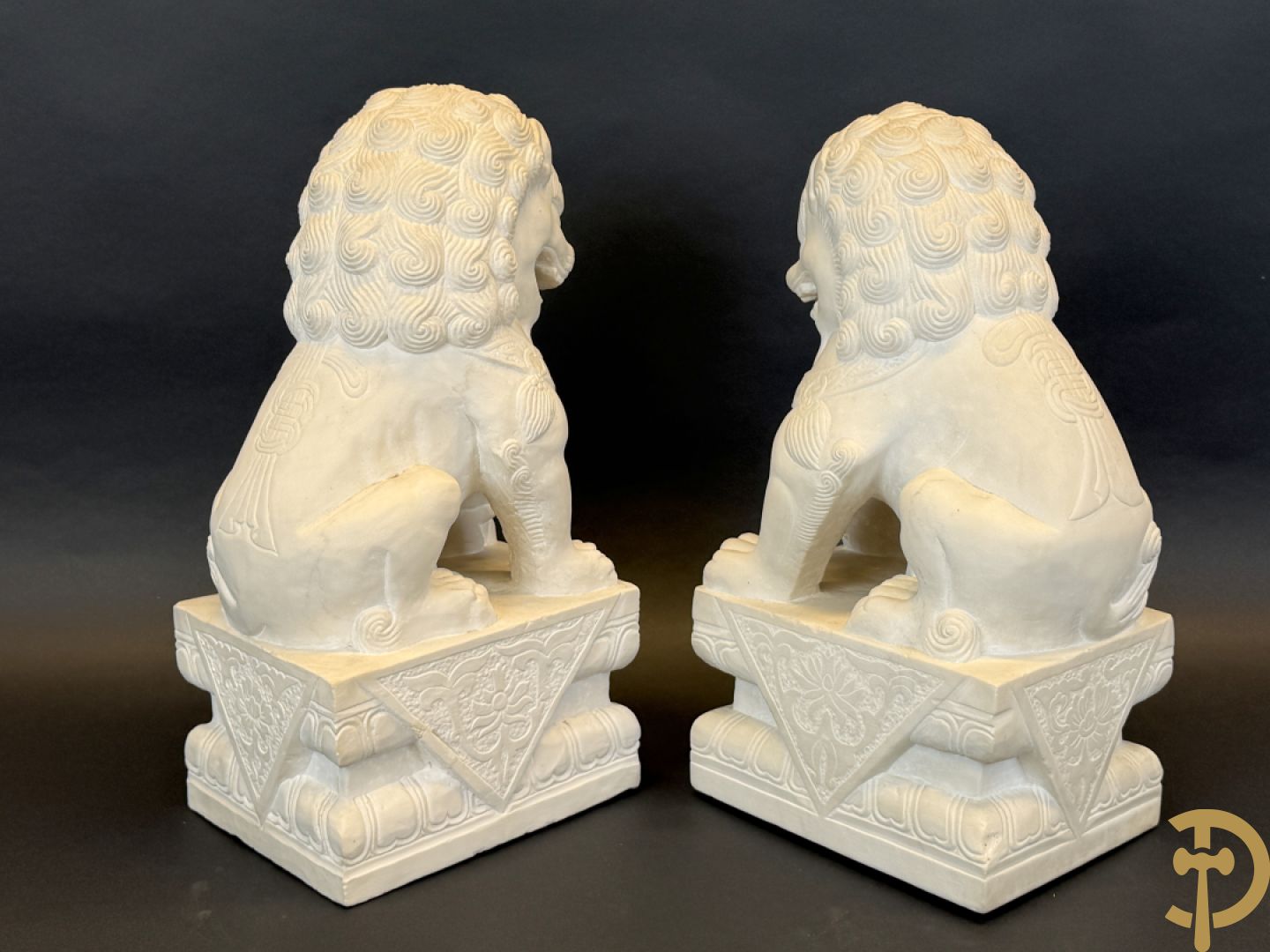 Paar handgesculpteerde marmeren fo-honden