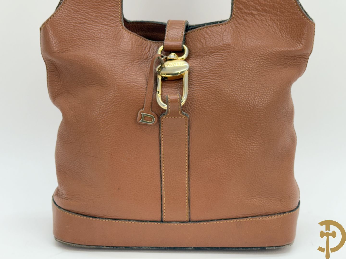 Schoudertas Delvaux met koperen boekel, model Trotteur