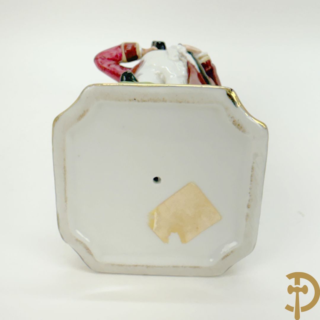 Porseleinen Napoleonistische figuren w.o. Napoleon te paard, 2 officieren, staande Napoleon en 4 kleine figuren