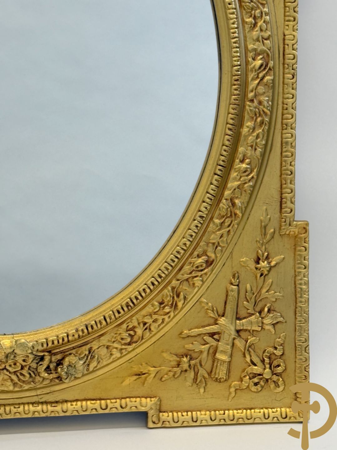 Ovale spiegel met cupido