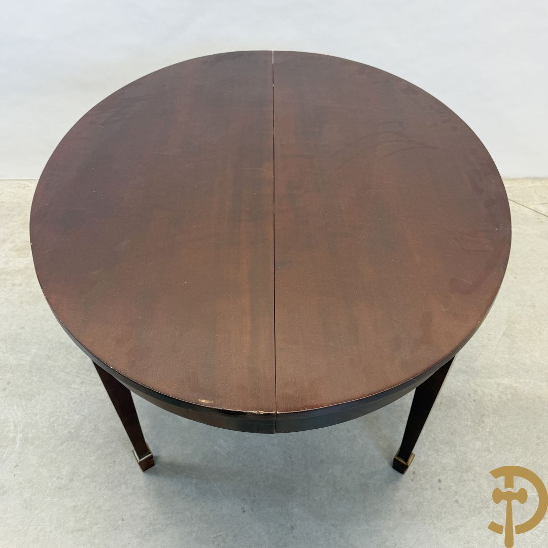 Ovale uittrekbare mahoniehouten tafel op zes verjongende poten