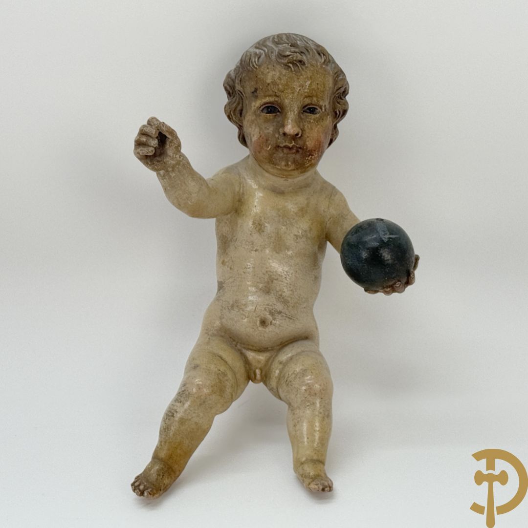 Gepolychromeerde houtsculptuur van kind Jezus met bol, 19e