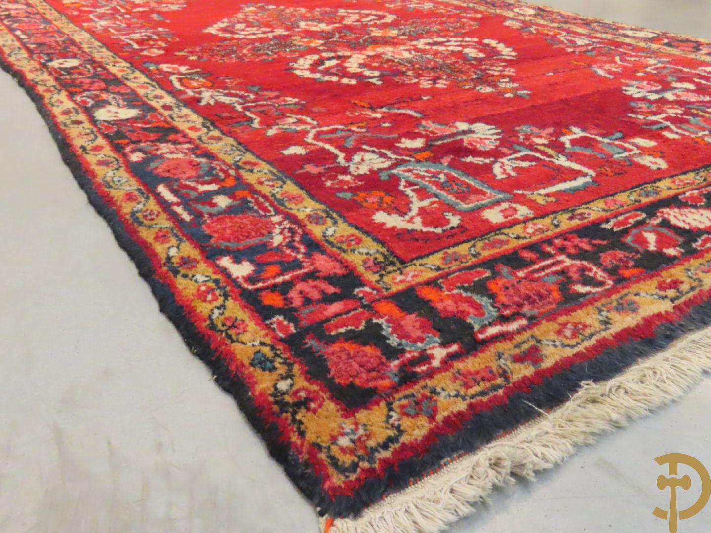 Oosters handgeknoopt tapijt Hamadan met rode fond