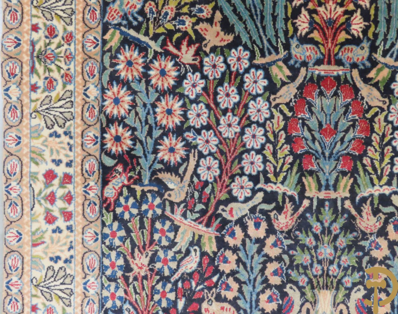 Oosters handgeknoopt tapijt Heriké met decor van amforen , bloemen en vogels