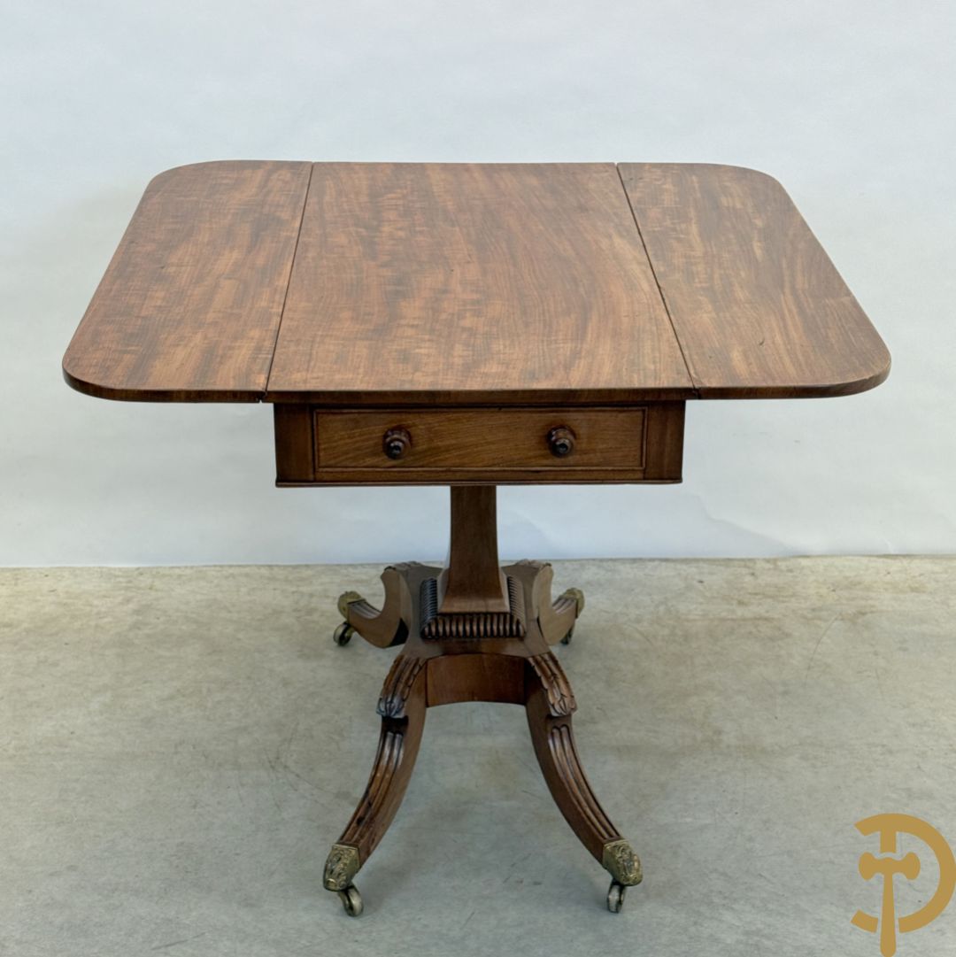 Engelse pembroketable met openflapbare zijkanten en lade - op vierpikkel