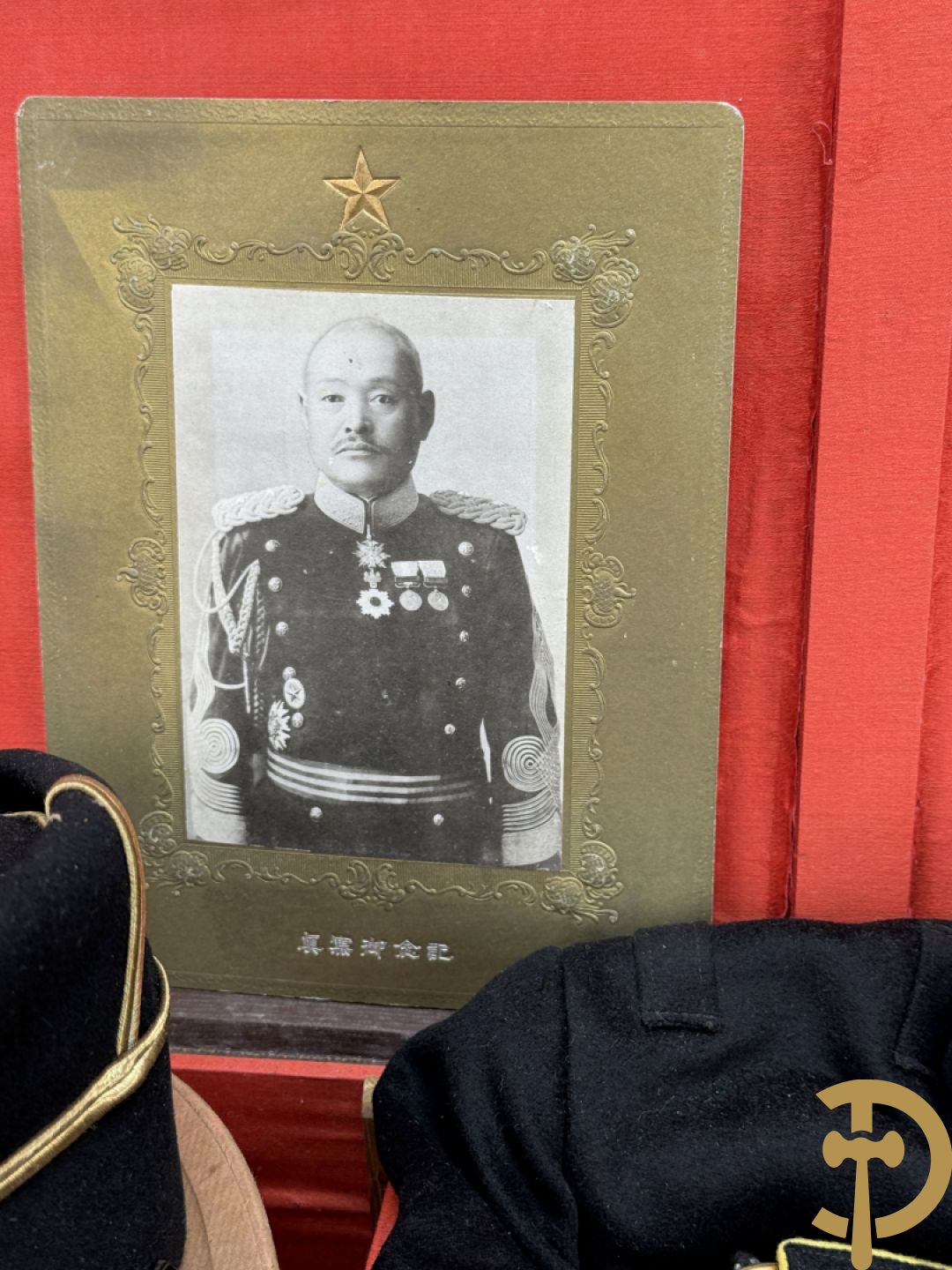 Japans uniform Dareifuku met kepie, epauletten, pluim en bijhorende foto