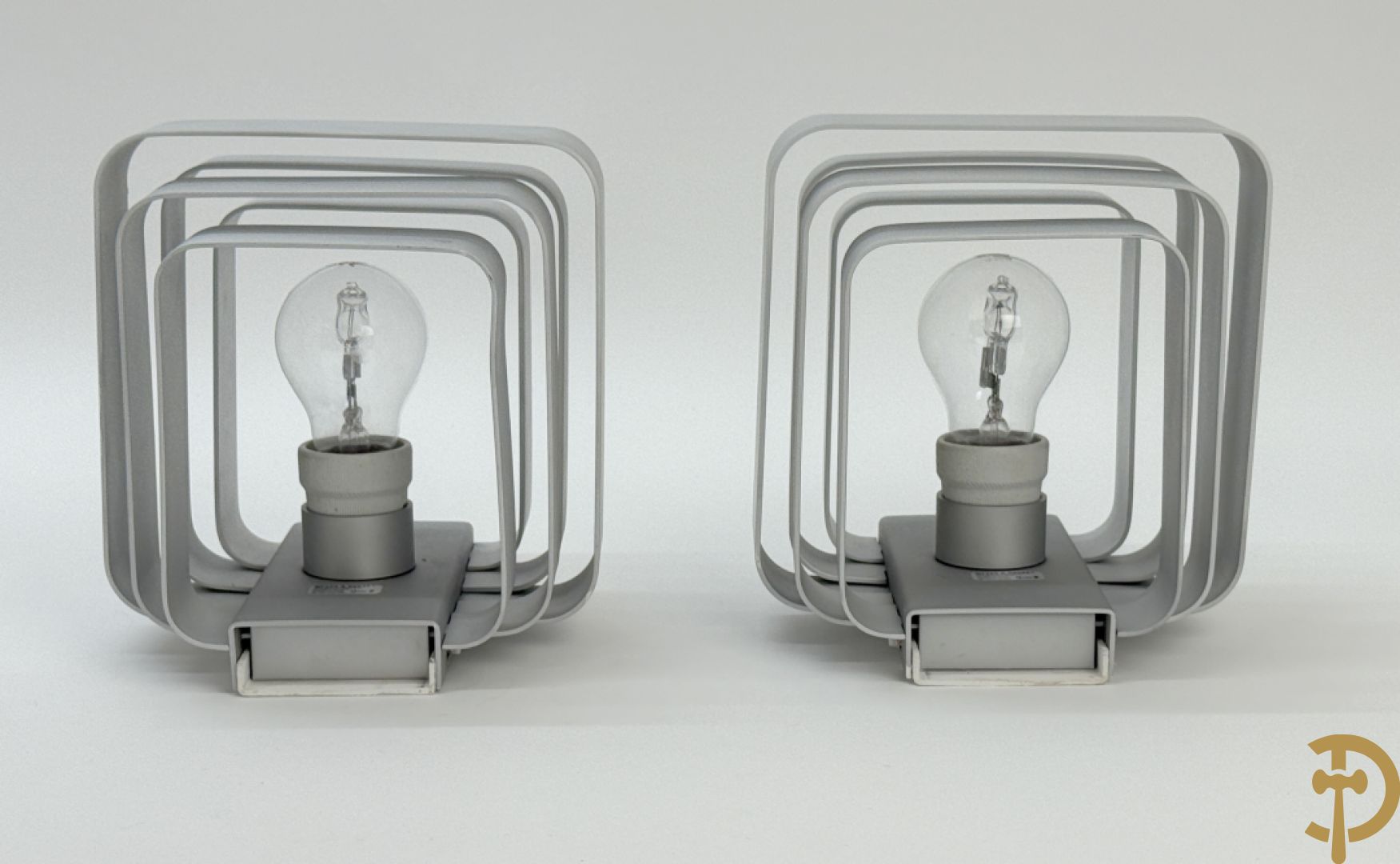 Paar wandlampen in zilverkleur naar Jules Wabbes, uitgegeven door Wever & Ducré