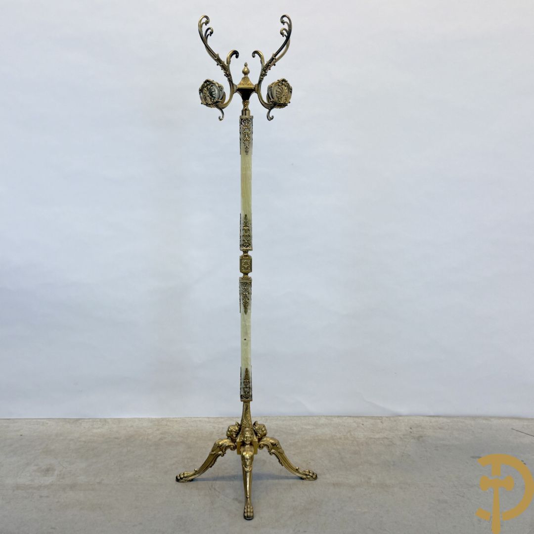 Staande kapstok met onix en bronzen ornamenten