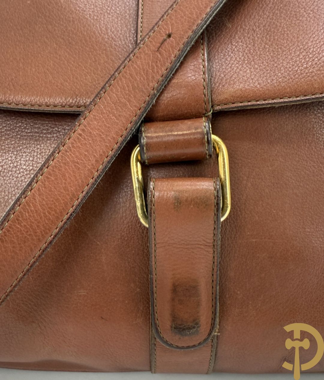 Bruin lederen handtas Delvaux + cognac lederen schoudertas Equivoque Delvaux