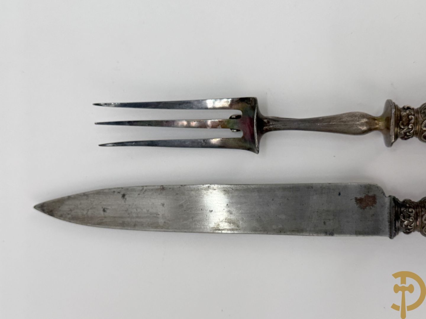 Vleesbestek met Neo Renaissance motieven, met zilverpoinçons