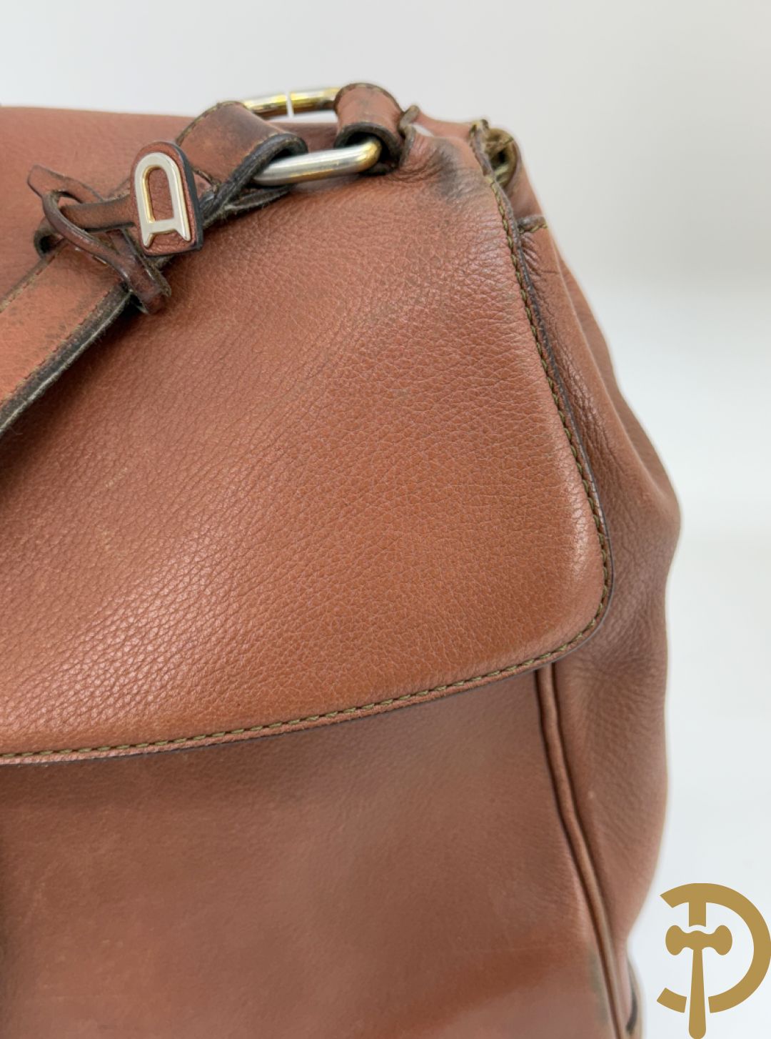 Bruin lederen handtas Delvaux + cognac lederen schoudertas Equivoque Delvaux