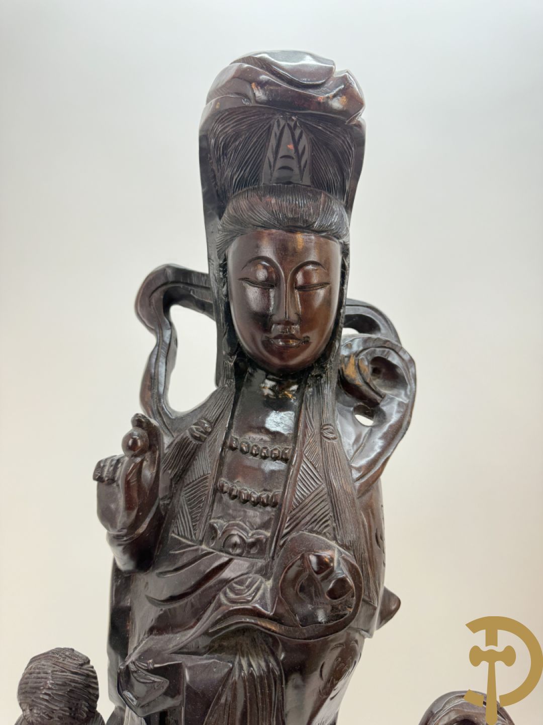 Aziatische houtsculptuur Guanying met 2 oosterse figuren + Oosterse man met baard