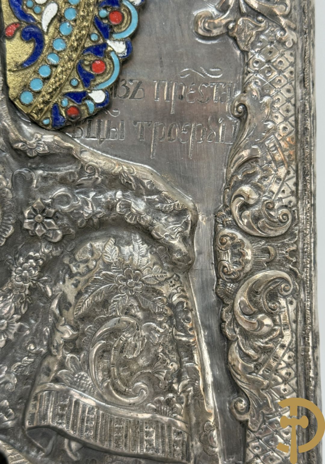 Ikoon met voorstelling van Madonna met kind en verzilverde rizza bezet met email