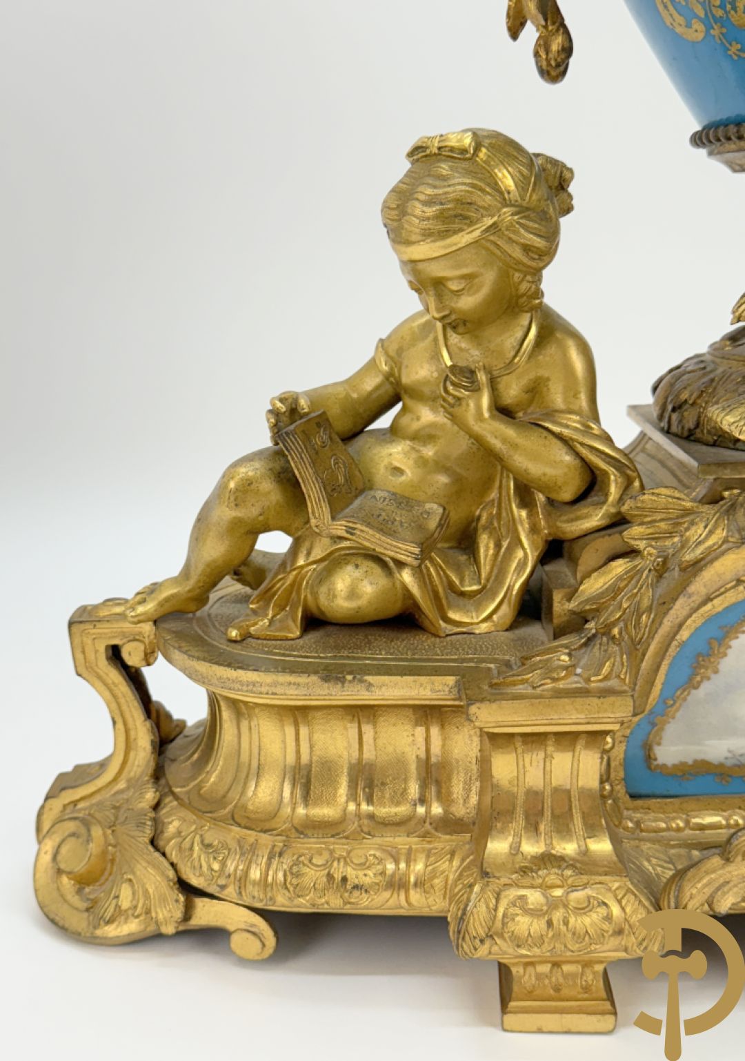 Driedelige bronzen Franse garnituur bezet met cupido