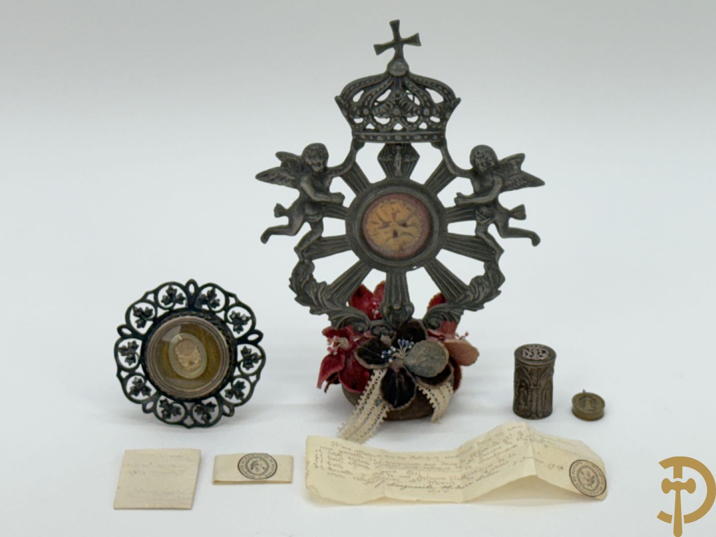 Grote relekwie en 3 kleine relikwieën + bijhorende documentatie