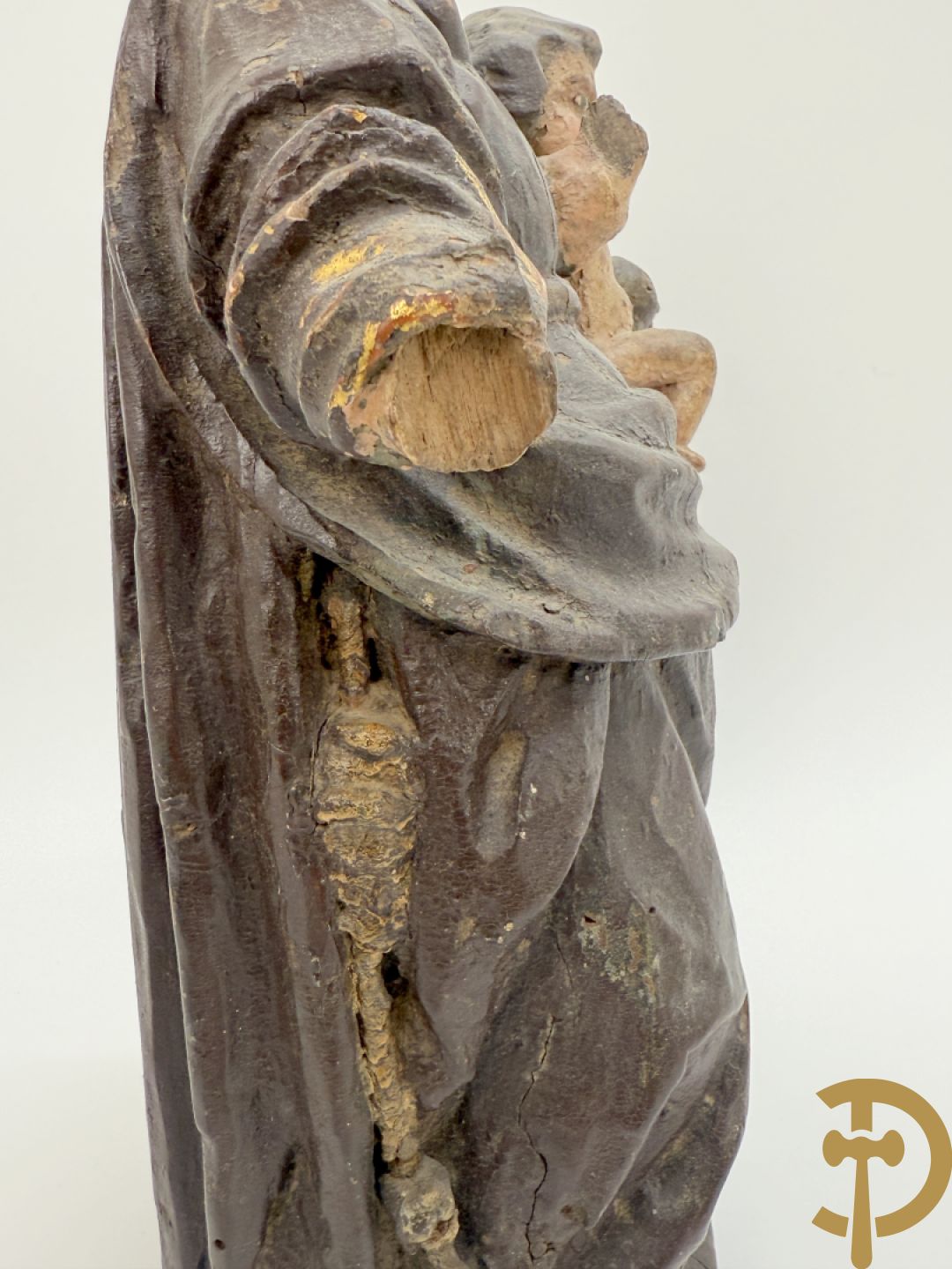 Gepolychromeerde houtsculptuur van Sint-Antonius met kind + gepolychromeerde houtgesculpteerde Madonna met kind + houtsculptuur van Sint-Jacob